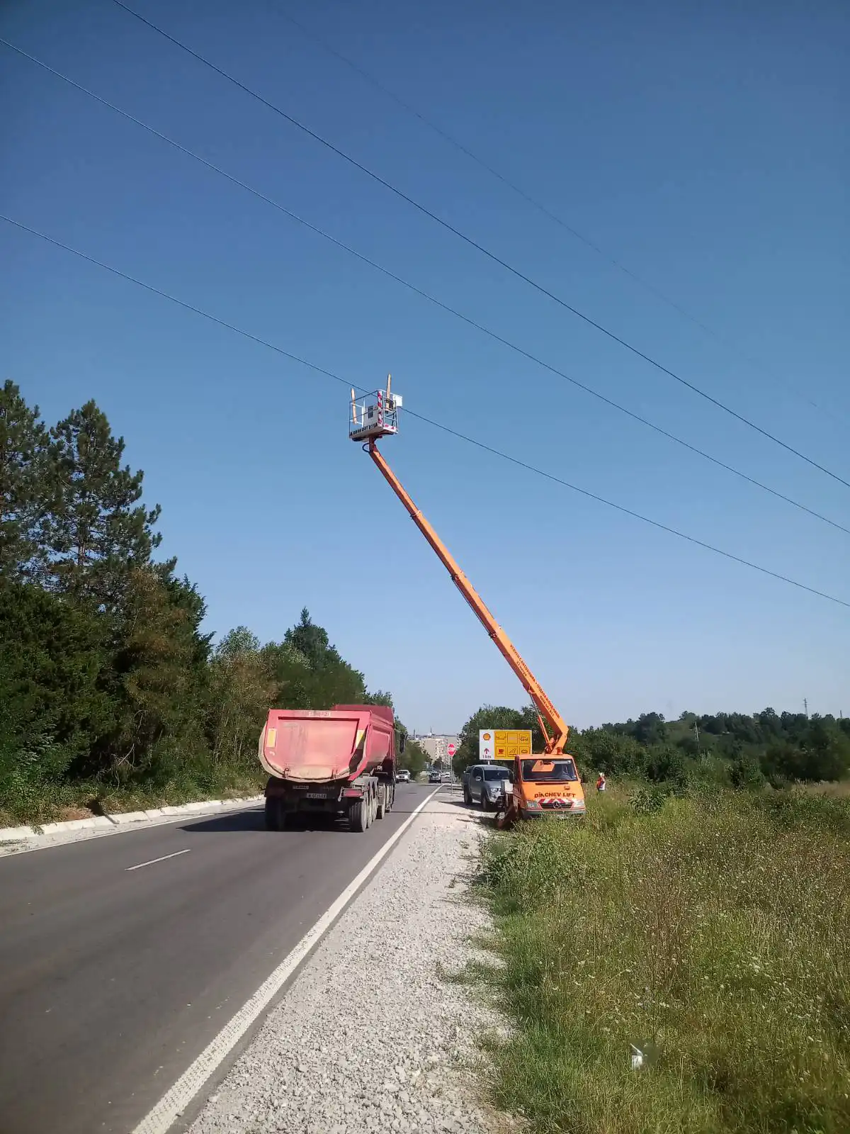 ДИНЧЕВ ЛИФТ - Автовишка под наем