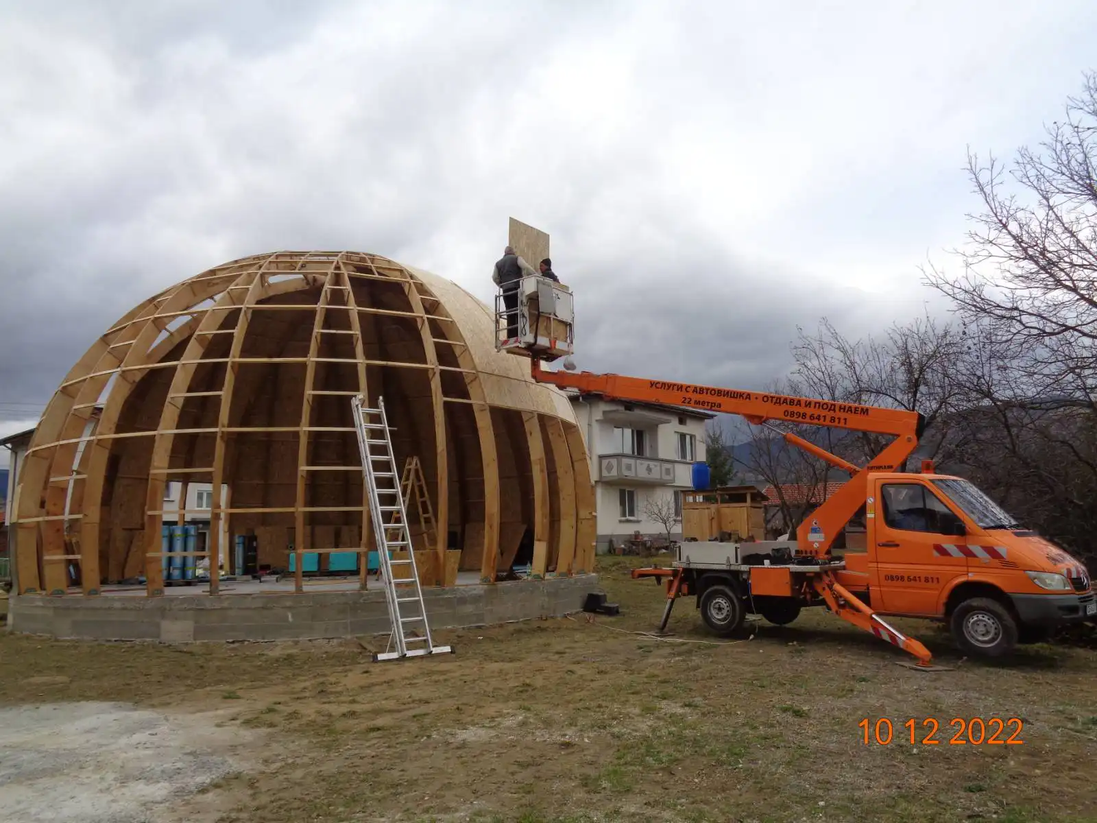 ДИНЧЕВ ЛИФТ - Автовишка под наем