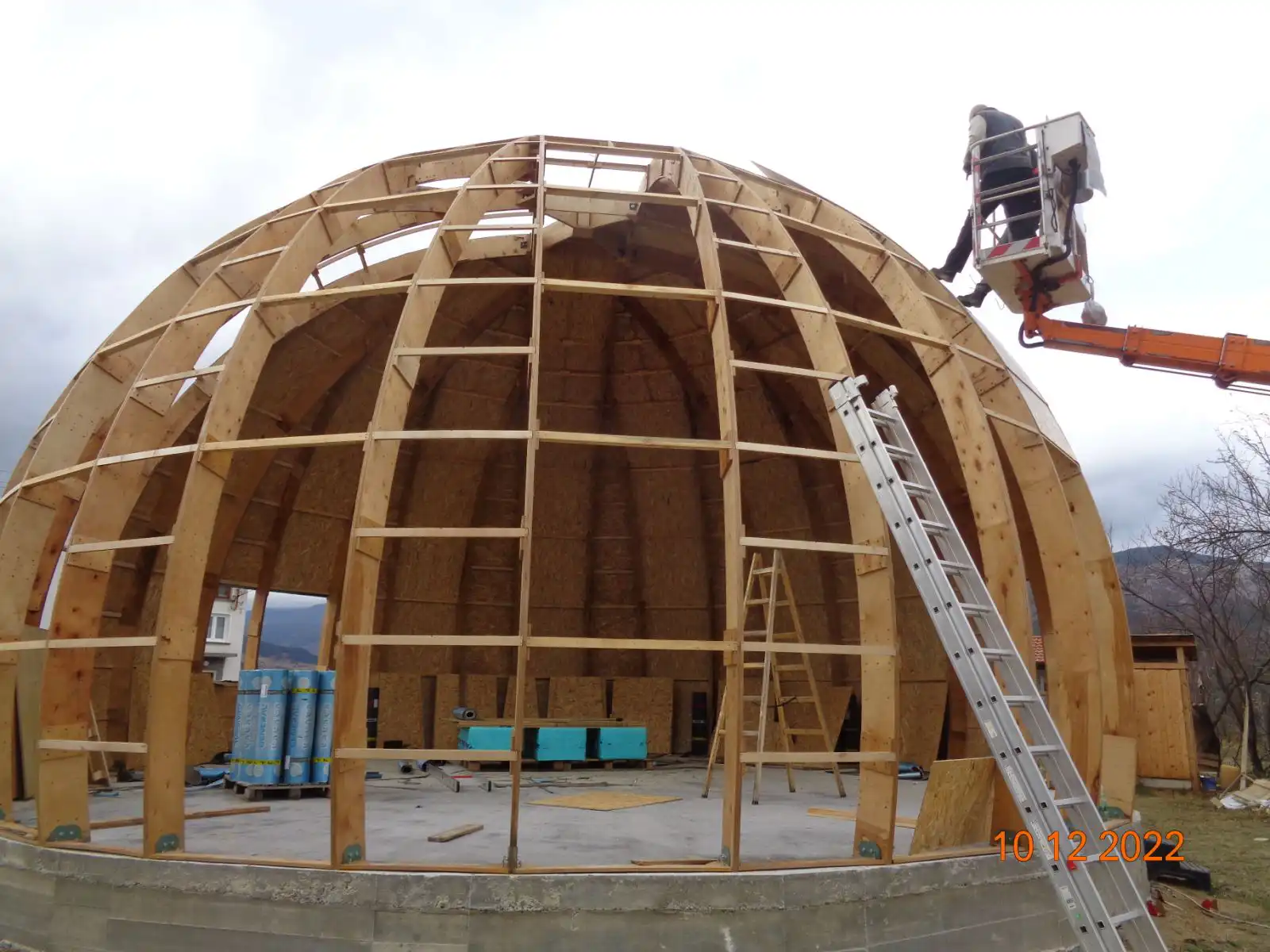 ДИНЧЕВ ЛИФТ - Автовишка под наем