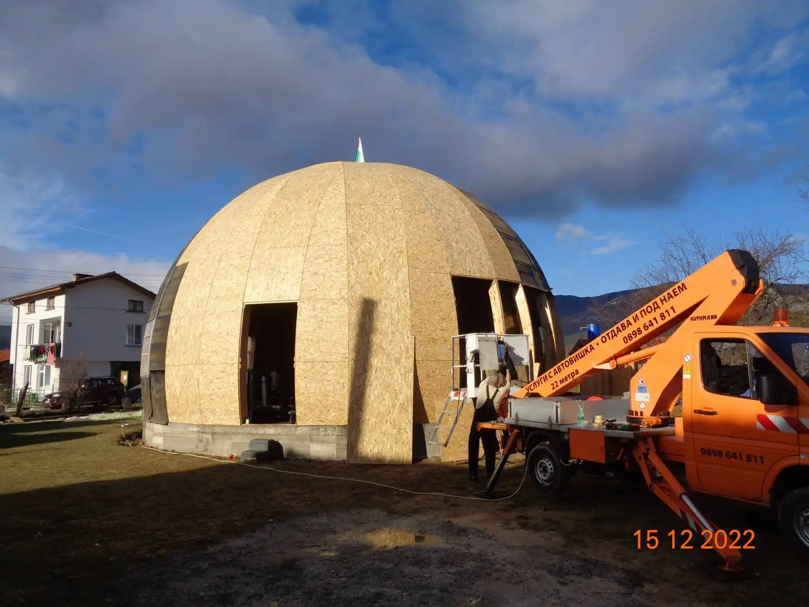 ДИНЧЕВ ЛИФТ - Автовишка под наем