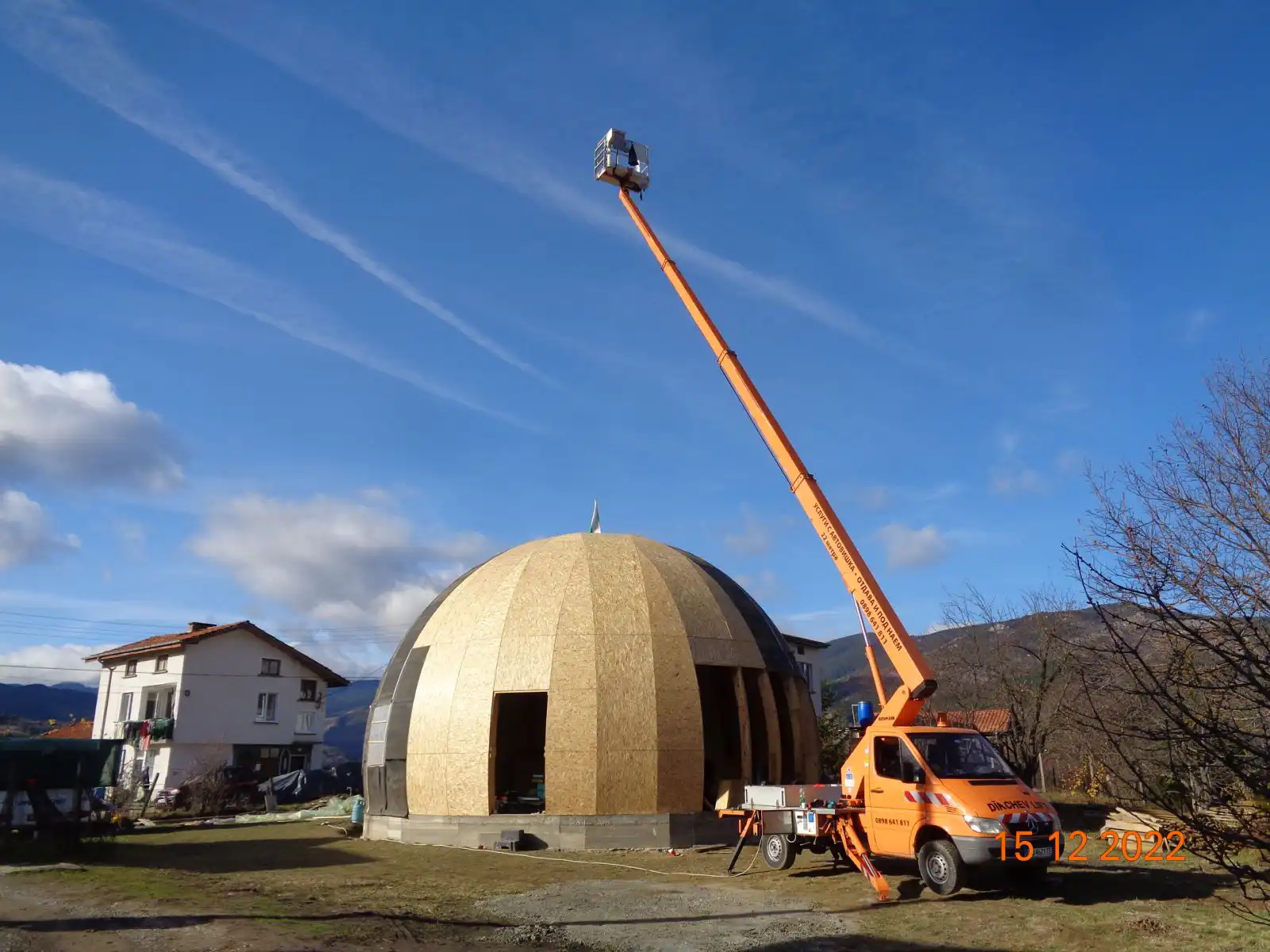 ДИНЧЕВ ЛИФТ - Автовишка под наем