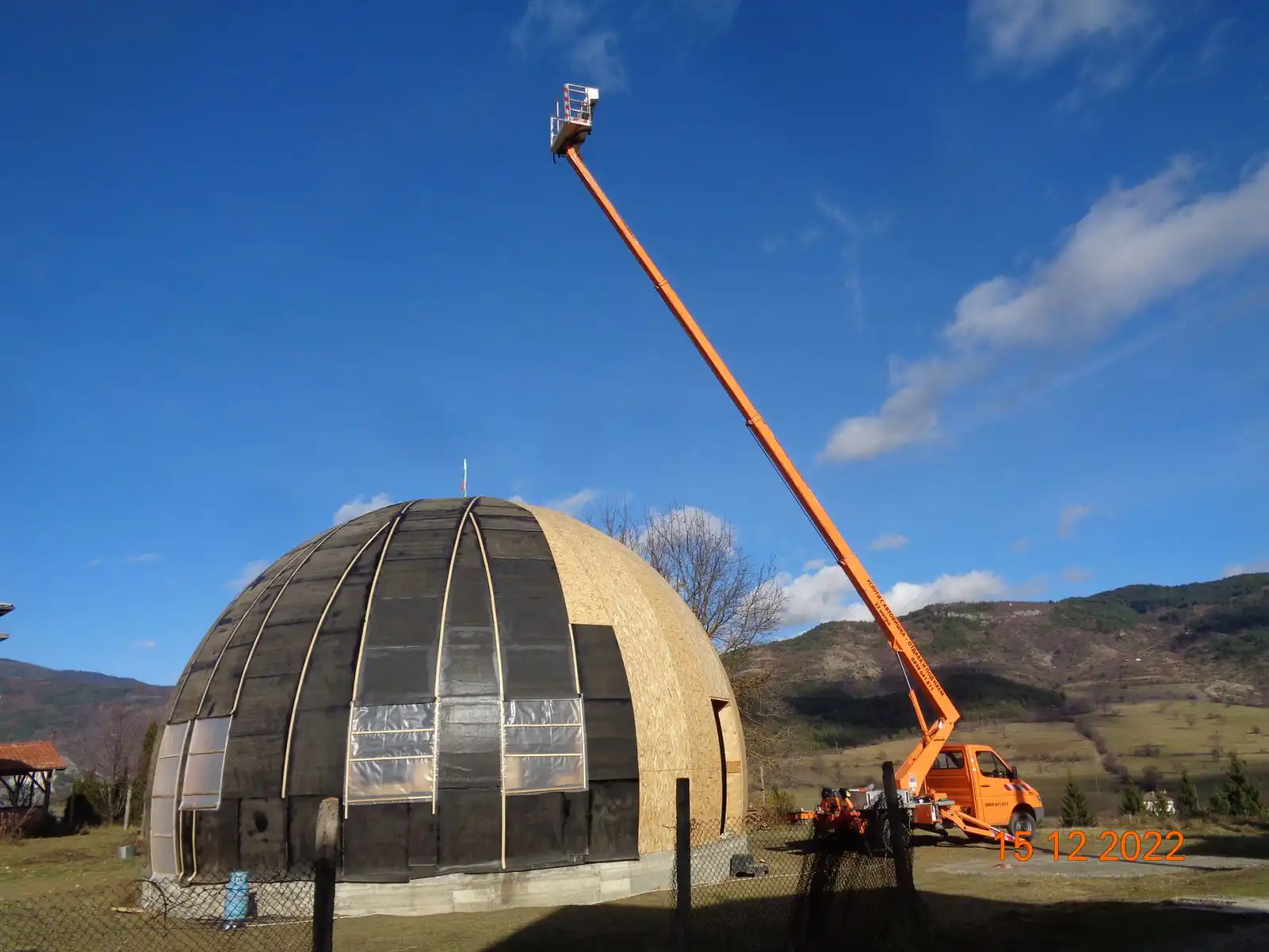 ДИНЧЕВ ЛИФТ - Автовишка под наем