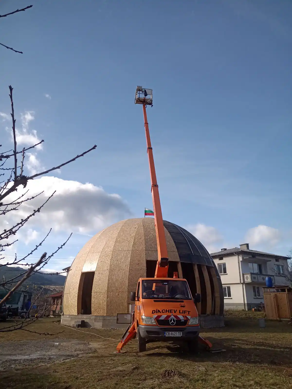 ДИНЧЕВ ЛИФТ - Автовишка под наем