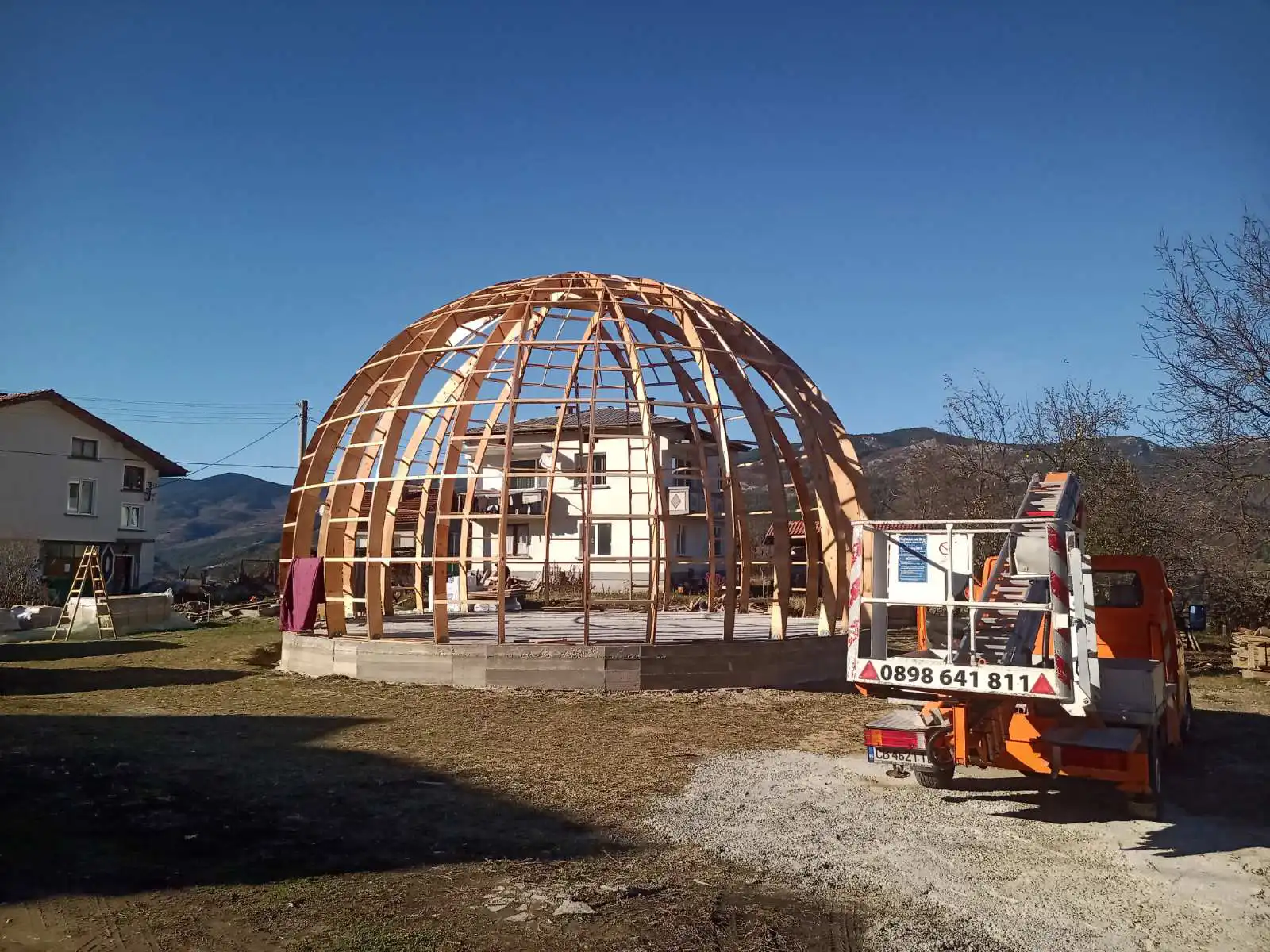 ДИНЧЕВ ЛИФТ - Автовишка под наем