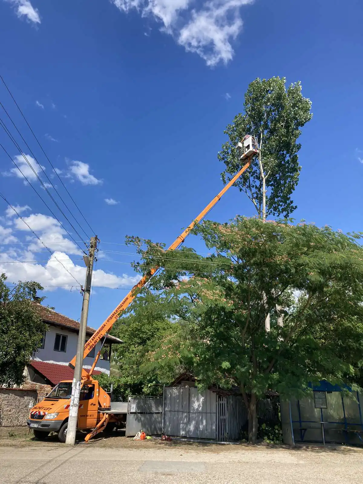 ДИНЧЕВ ЛИФТ - Автовишка под наем