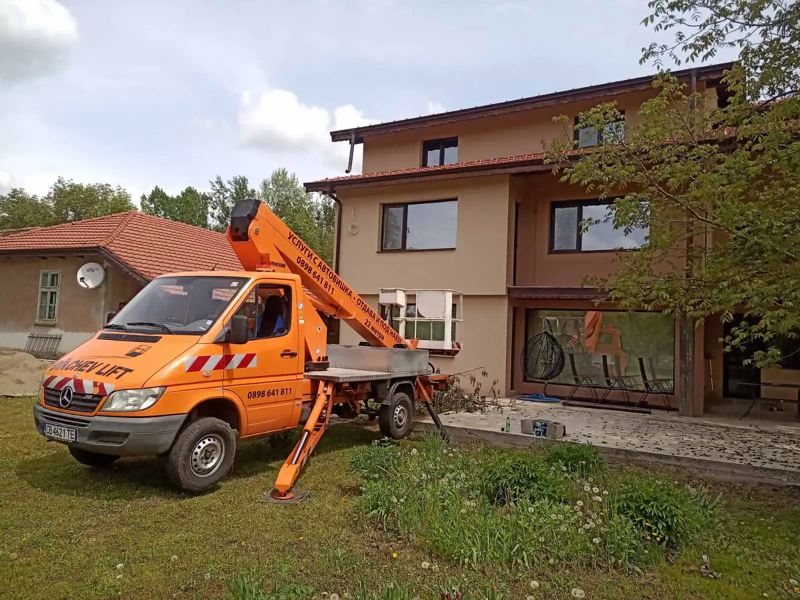 ДИНЧЕВ ЛИФТ - Автовишка под наем