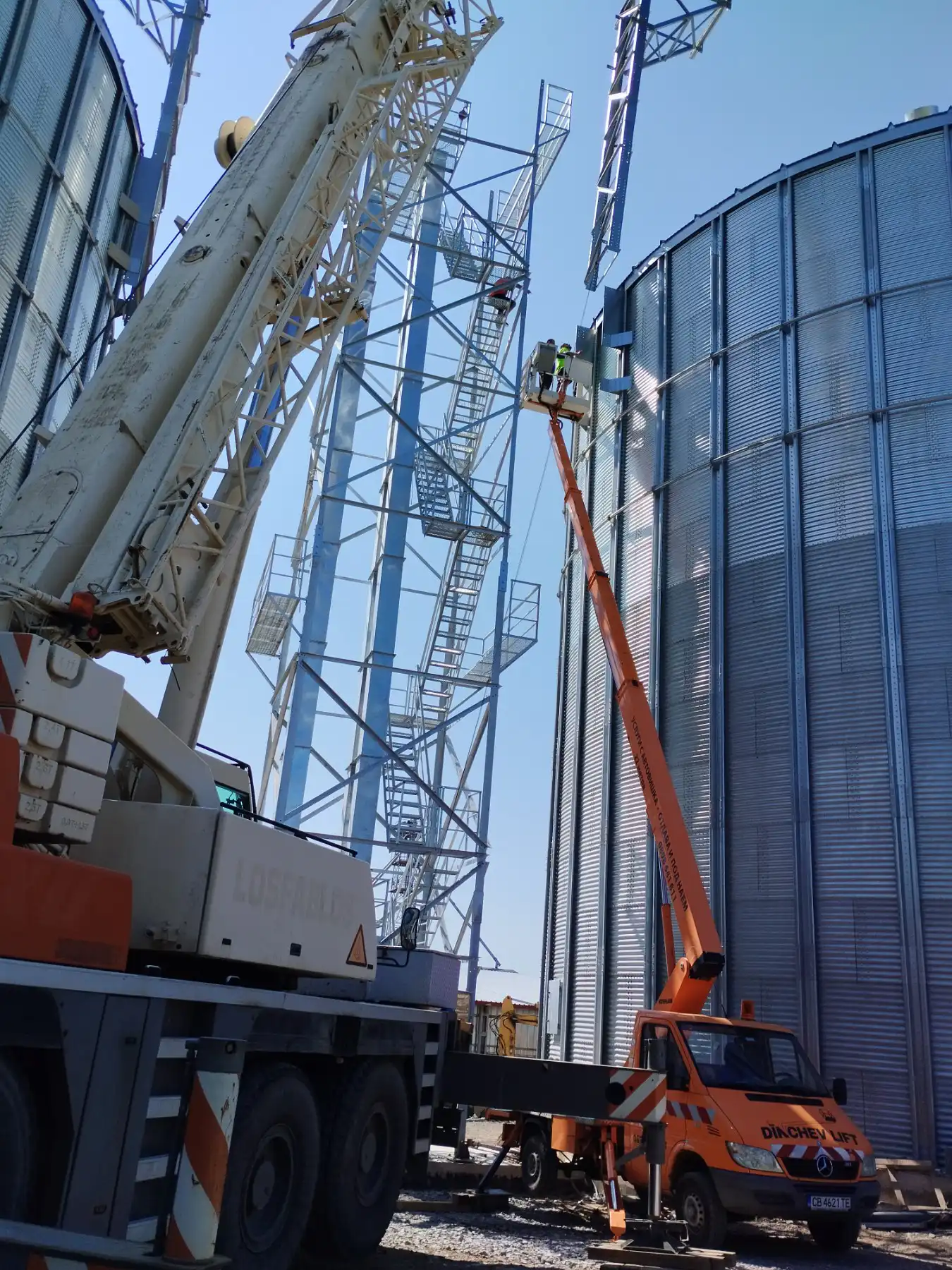 ДИНЧЕВ ЛИФТ - Автовишка под наем