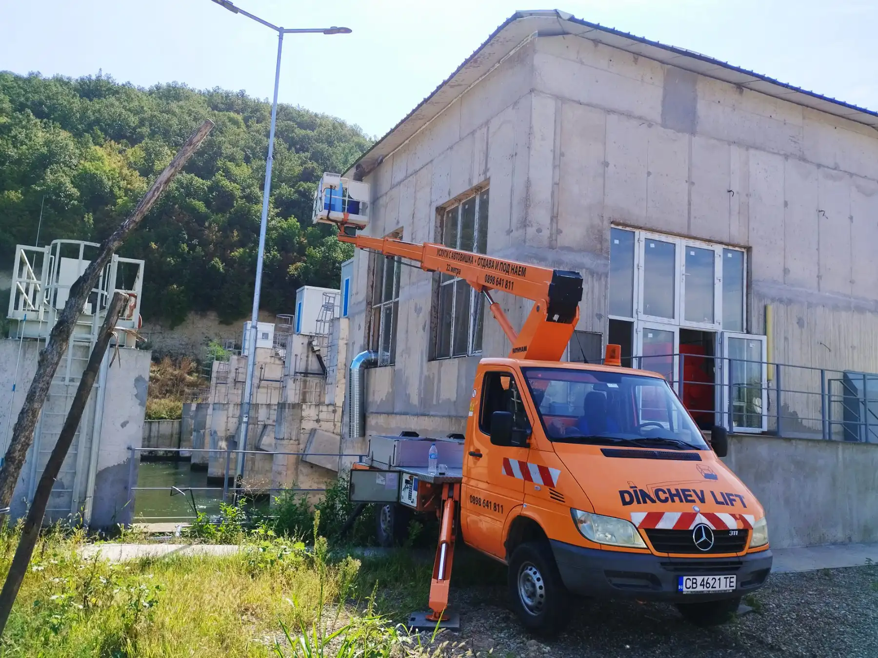 ДИНЧЕВ ЛИФТ - Автовишка под наем