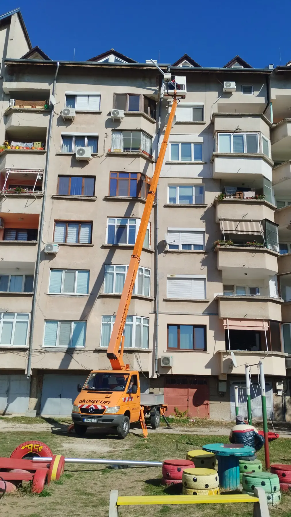 ДИНЧЕВ ЛИФТ - Автовишка под наем